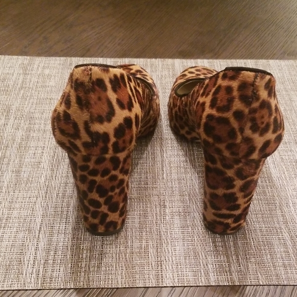 Ann Taylor Leopard Print Pumps - Picture 3 of 5